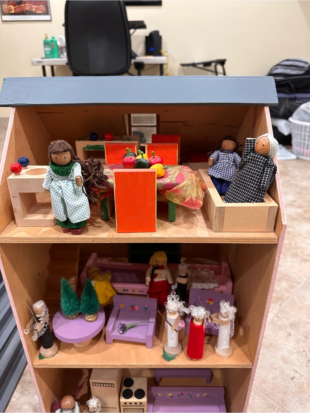 Hand Made Doll House with furniture-Made in New England! - Picture 8 of 10